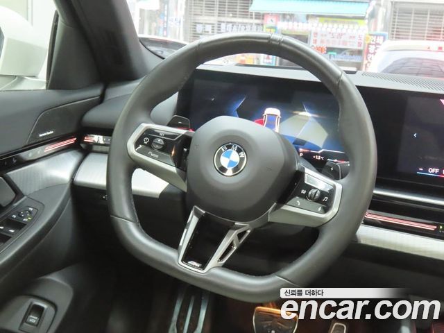 BMW 5-Series 2024 — photo 16