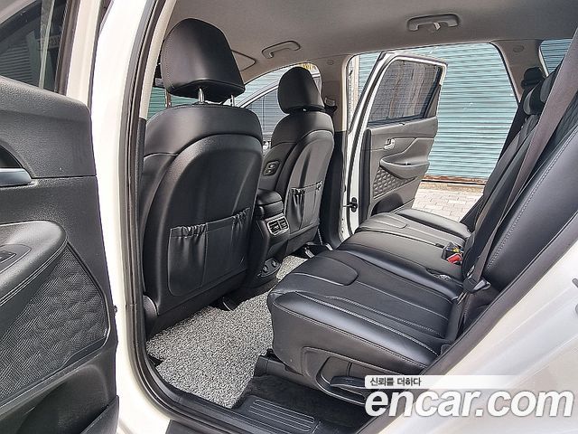 Hyundai Santafe 2023 — photo 8