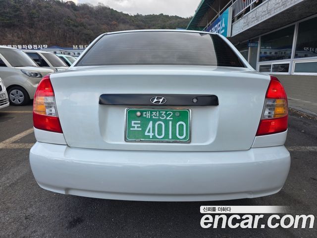 Hyundai Verna 2001 — photo 2