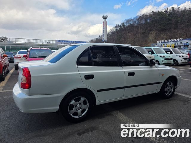 Hyundai Verna 2001 — photo 5