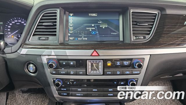 Genesis G80 2017 — photo 15