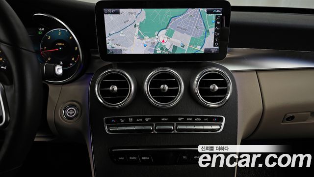 Mercedes-Benz C-Class 2021 — photo 14
