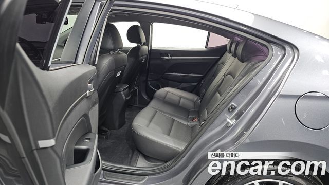 Hyundai AVANTE 2020 — photo 11