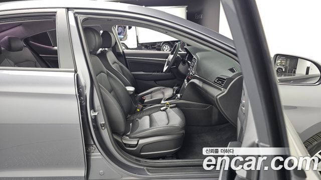 Hyundai AVANTE 2020 — photo 12