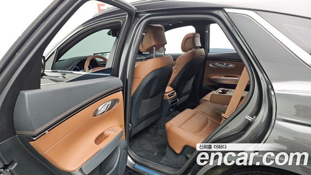 Genesis GV70 2022 — photo 12