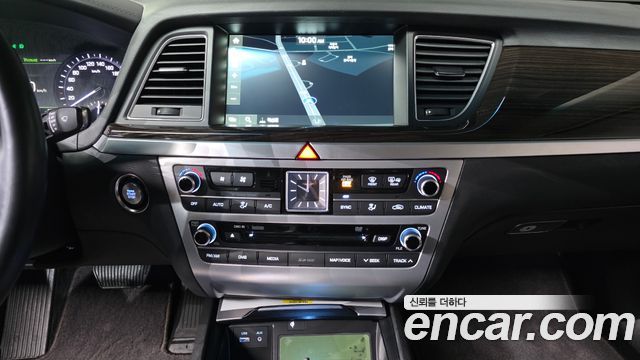 Genesis G80 2017 — photo 15
