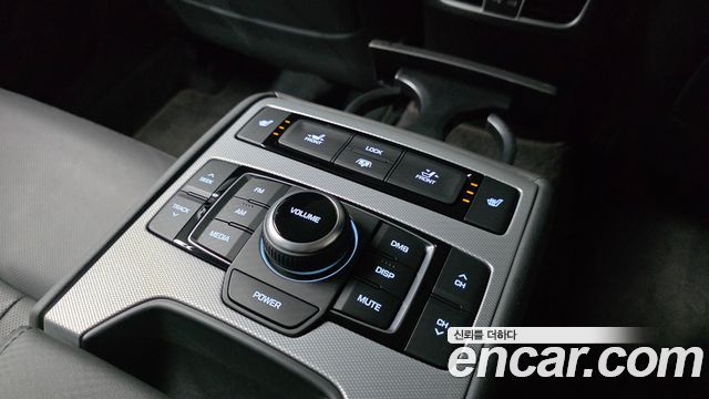 Genesis G80 2017 — photo 18