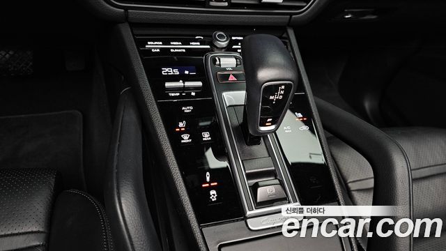 Porsche Cayenne 2021 — photo 9