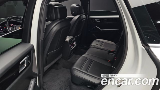 Porsche Cayenne 2021 — photo 12