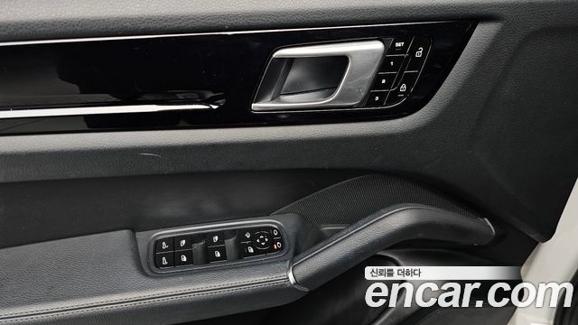 Porsche Cayenne 2021 — photo 19