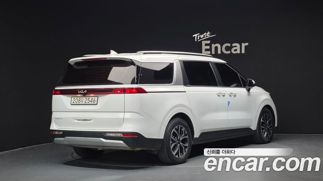 Kia Canival 2023 — photo 2