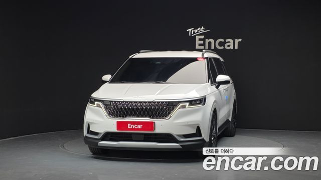 Kia Canival 2023 — photo 3