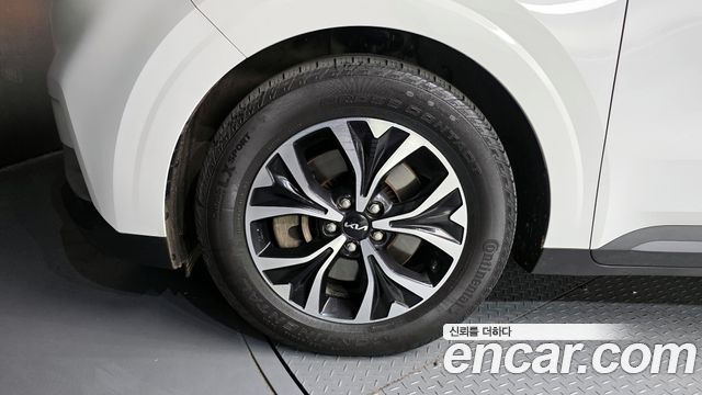 Kia Canival 2023 — photo 5