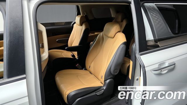 Kia Canival 2023 — photo 11