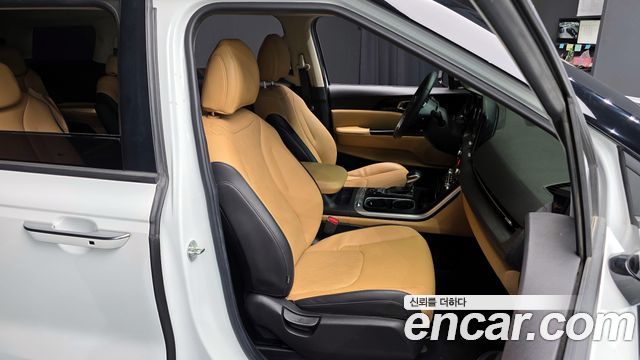 Kia Canival 2023 — photo 12