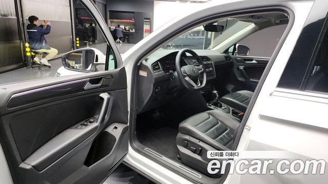 Volkswagen Tiguan 2021 — photo 10