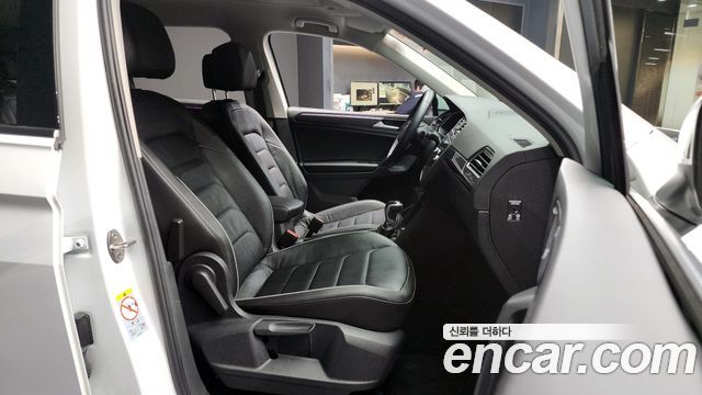 Volkswagen Tiguan 2021 — photo 11