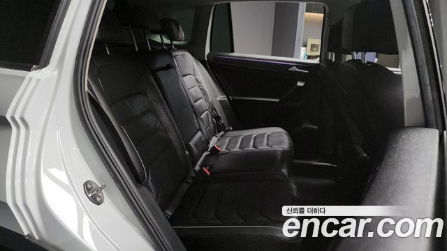 Volkswagen Tiguan 2021 — photo 12
