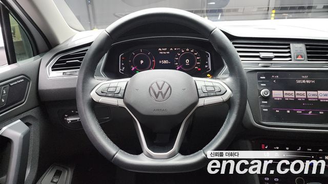 Volkswagen Tiguan 2021 — photo 13