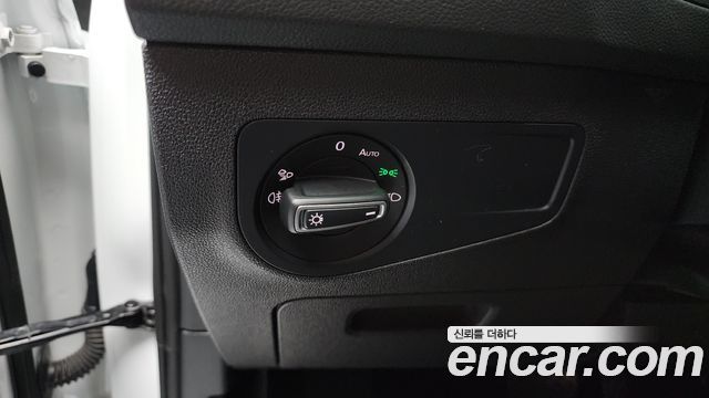 Volkswagen Tiguan 2021 — photo 18