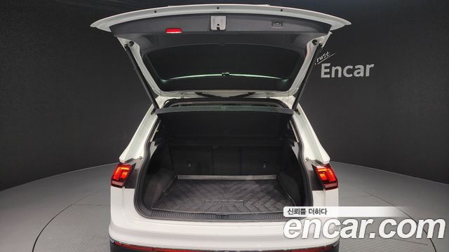 Volkswagen Tiguan 2021 — photo 20