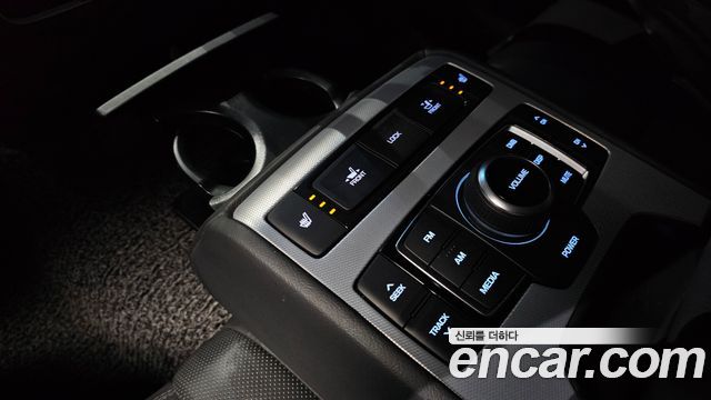 Genesis G80 2017 — photo 18