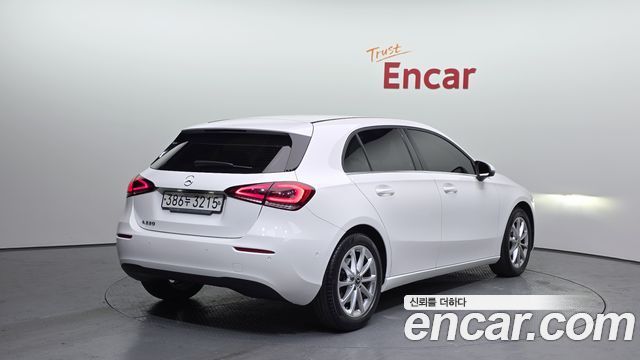 Mercedes-Benz A-Class 2019 — photo 2