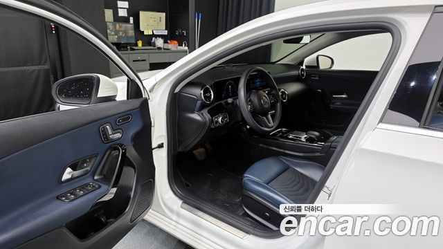 Mercedes-Benz A-Class 2019 — photo 10