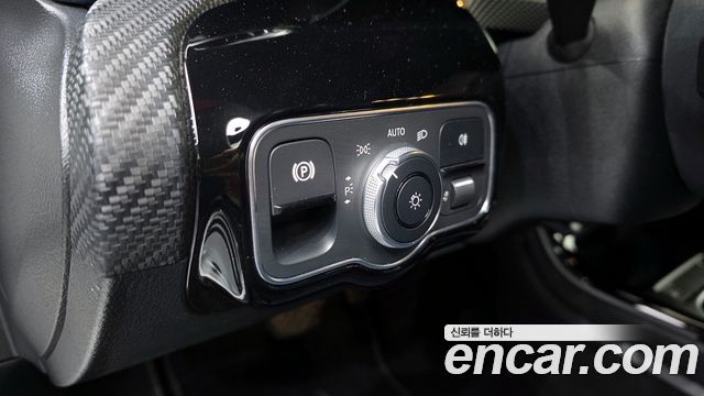 Mercedes-Benz A-Class 2019 — photo 12