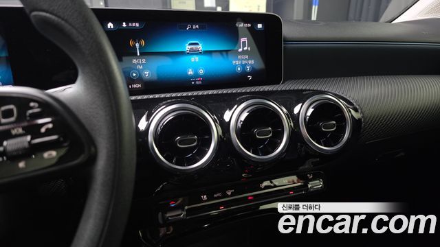 Mercedes-Benz A-Class 2019 — photo 13