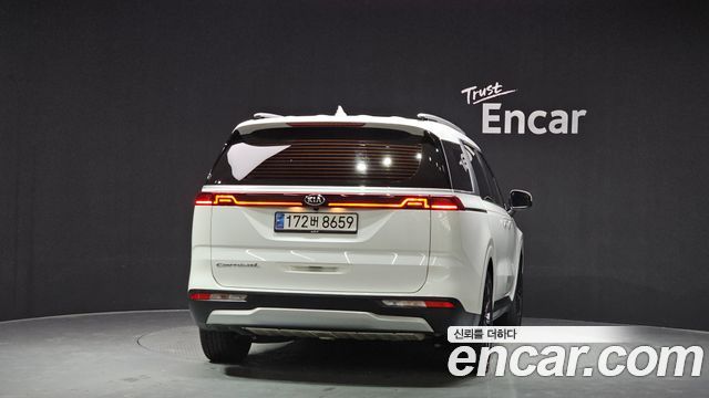 Kia Canival 2021 — photo 4
