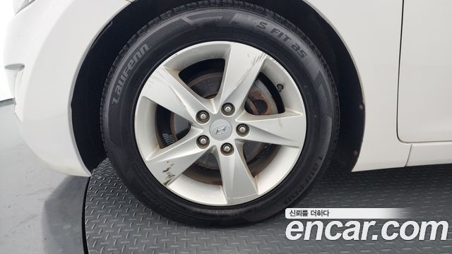 Hyundai AVANTE 2012 — photo 5