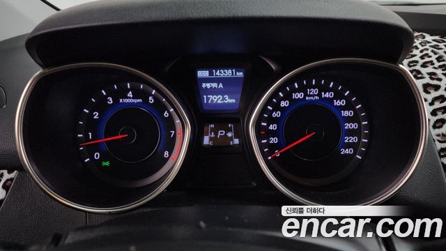 Hyundai AVANTE 2012 — photo 8