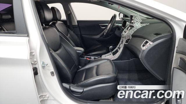 Hyundai AVANTE 2012 — photo 11