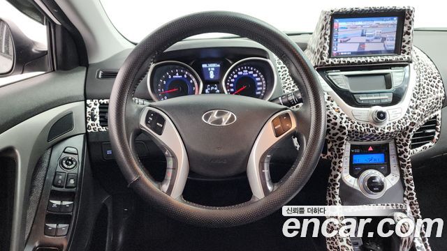 Hyundai AVANTE 2012 — photo 13