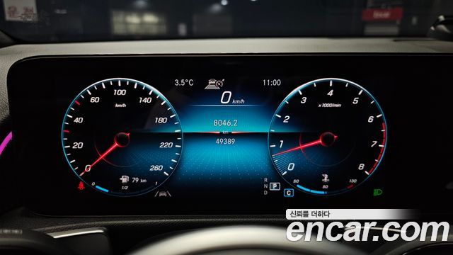 Mercedes-Benz GLB-Class 2021 — photo 8