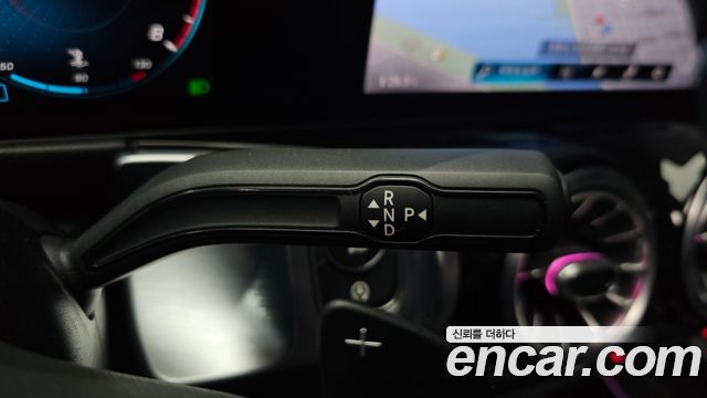 Mercedes-Benz GLB-Class 2021 — photo 9