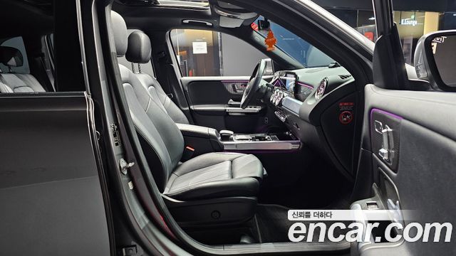 Mercedes-Benz GLB-Class 2021 — photo 10