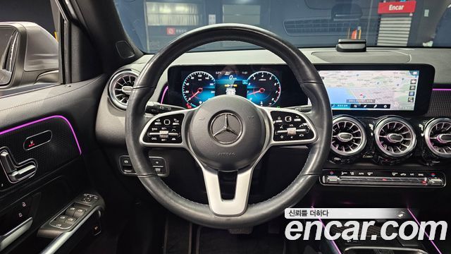 Mercedes-Benz GLB-Class 2021 — photo 13