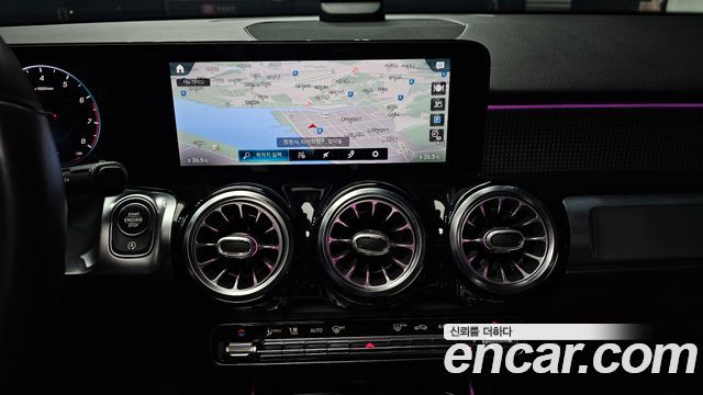 Mercedes-Benz GLB-Class 2021 — photo 14