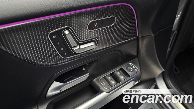 Mercedes-Benz GLB-Class 2021 — photo 16