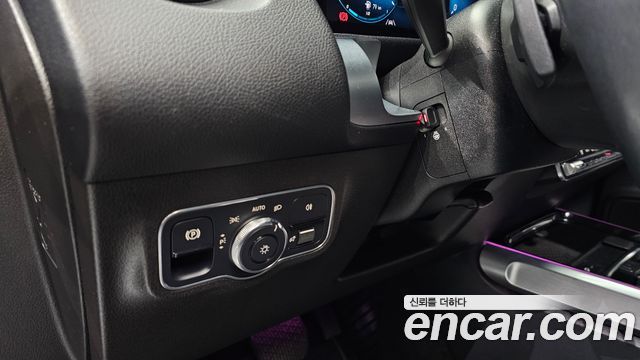 Mercedes-Benz GLB-Class 2021 — photo 17