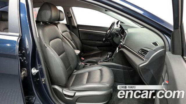 Hyundai AVANTE 2019 — photo 11