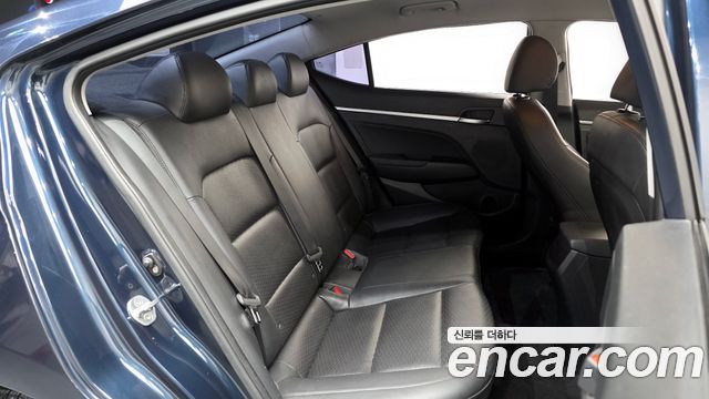 Hyundai AVANTE 2019 — photo 12