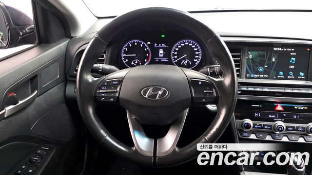 Hyundai AVANTE 2019 — photo 14
