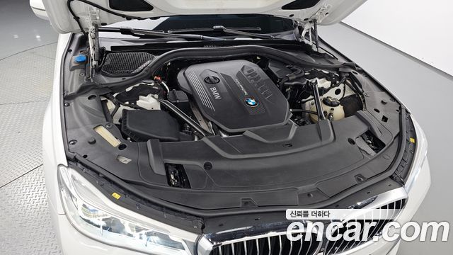 BMW 7-Series 2018 — photo 6