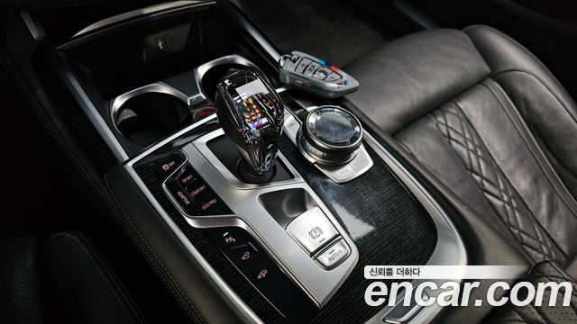 BMW 7-Series 2018 — photo 9