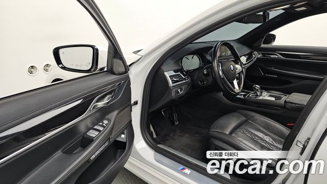 BMW 7-Series 2018 — photo 10
