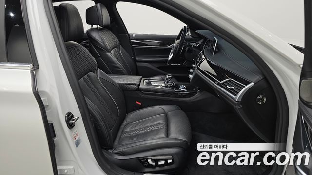 BMW 7-Series 2018 — photo 11