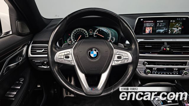 BMW 7-Series 2018 — photo 13